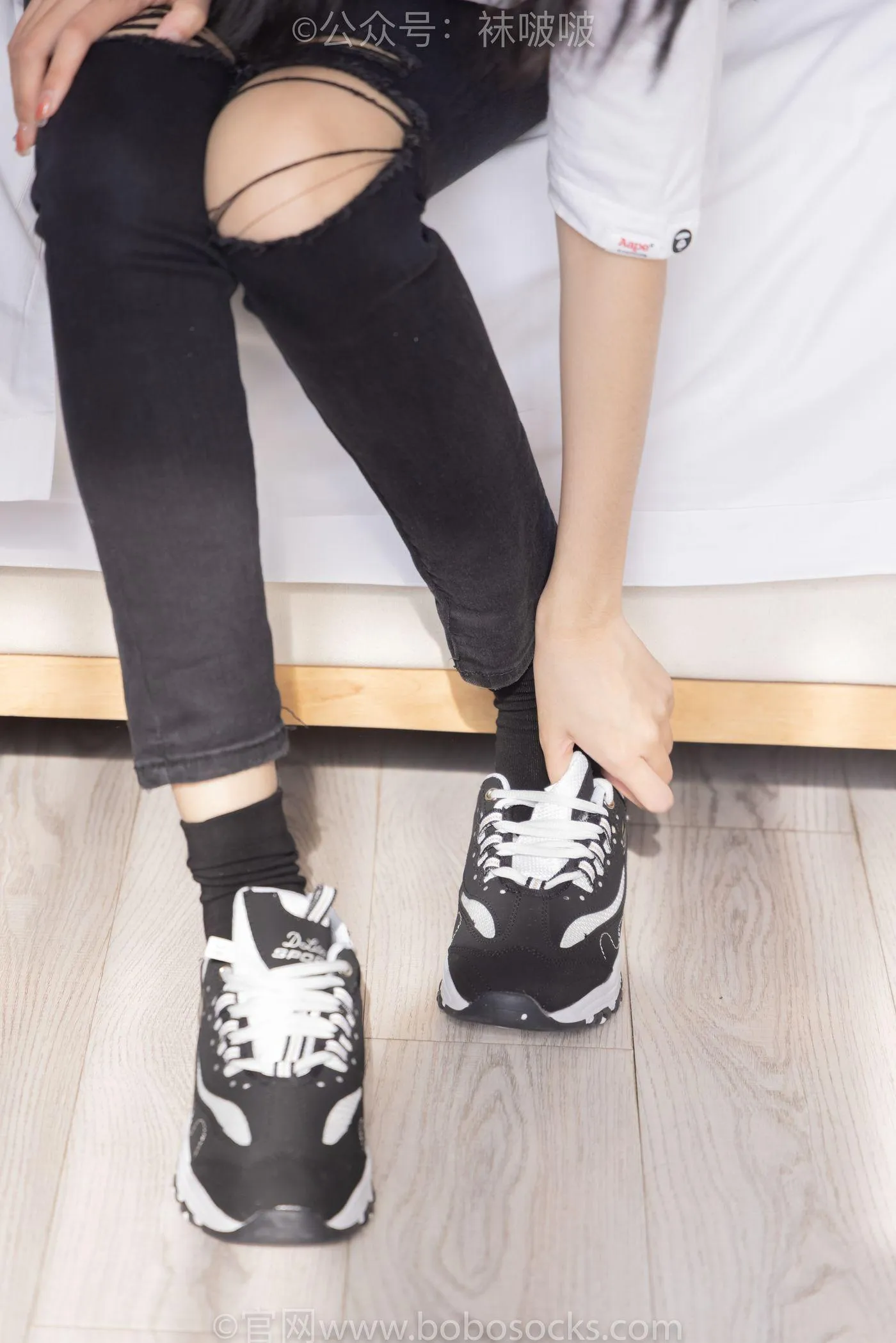 [BoBoSocks袜啵啵]NO.055 稚予-斯凯奇运动鞋、白棉袜、黑棉袜 [139P]插图